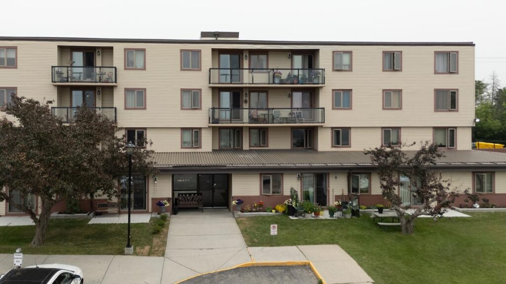 New Becker Manor Photos – Building